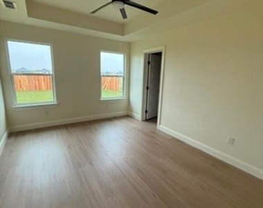 7646 Hudson Way - Photo Thumbnail 7