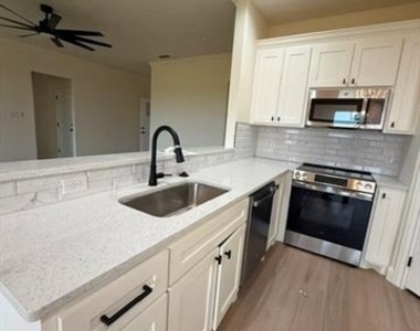 7646 Hudson Way - Photo Thumbnail 5