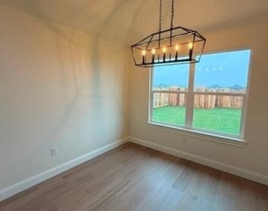 7646 Hudson Way - Photo Thumbnail 6