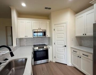 7646 Hudson Way - Photo Thumbnail 4