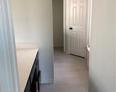 3228 N Bell Avenue - Photo Thumbnail 7