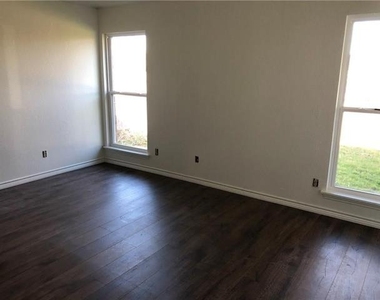 3228 N Bell Avenue - Photo Thumbnail 6