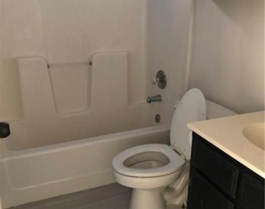 3228 N Bell Avenue - Photo Thumbnail 5