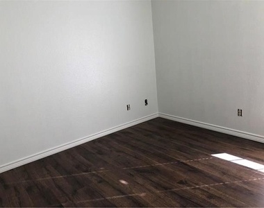 3228 N Bell Avenue - Photo Thumbnail 4