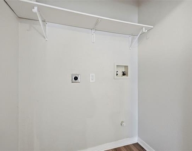 1703 W Elm Street - Photo Thumbnail 9