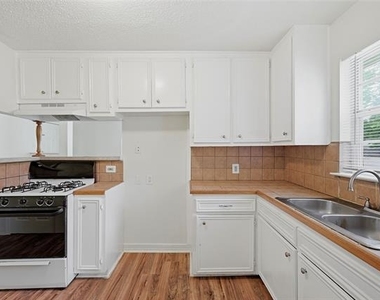 1703 W Elm Street - Photo Thumbnail 8