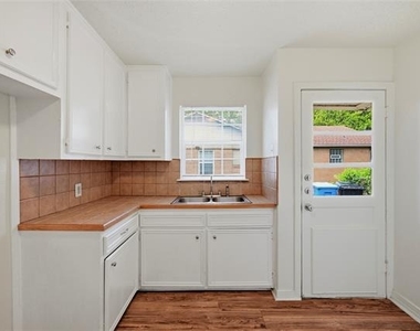 1703 W Elm Street - Photo Thumbnail 7