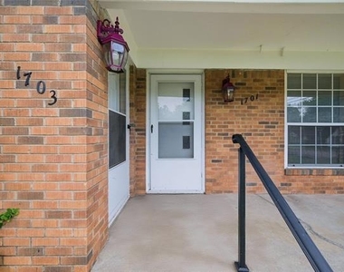 1703 W Elm Street - Photo Thumbnail 2
