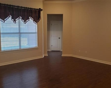 1125 Northwood Lane - Photo Thumbnail 4