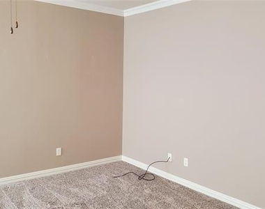 1125 Northwood Lane - Photo Thumbnail 8