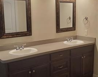 1125 Northwood Lane - Photo Thumbnail 10