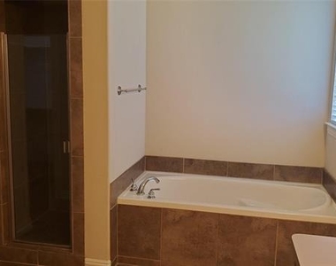 1125 Northwood Lane - Photo Thumbnail 11