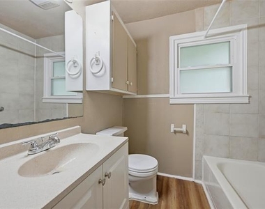 1701 W Elm Street - Photo Thumbnail 10
