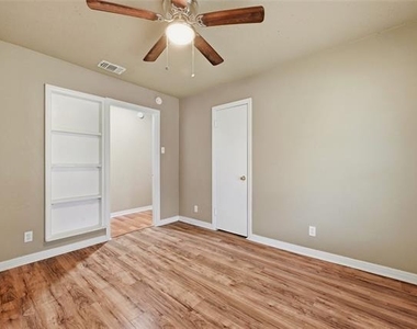 1701 W Elm Street - Photo Thumbnail 9