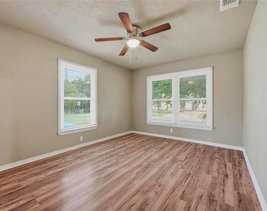 1701 W Elm Street - Photo Thumbnail 11