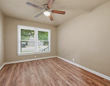 1701 W Elm Street - Photo Thumbnail 8