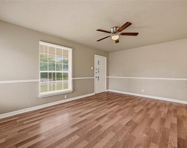 1701 W Elm Street - Photo Thumbnail 4