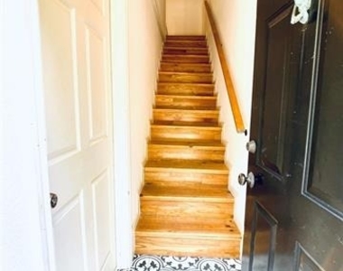 6313 Belmont Avenue - Photo Thumbnail 21