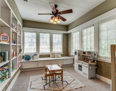 6313 Belmont Avenue - Photo Thumbnail 12