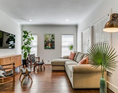 6313 Belmont Avenue - Photo Thumbnail 5