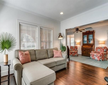 6313 Belmont Avenue - Photo Thumbnail 4