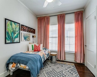 6313 Belmont Avenue - Photo Thumbnail 17