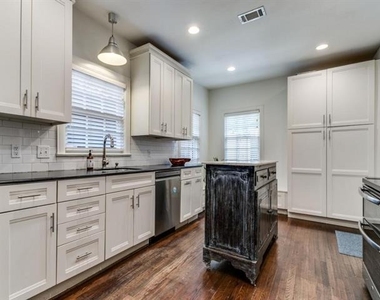 6313 Belmont Avenue - Photo Thumbnail 8