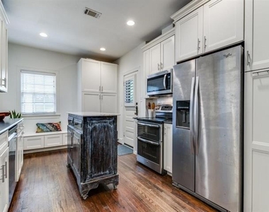 6313 Belmont Avenue - Photo Thumbnail 9