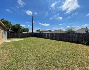1611 Columbia Drive - Photo Thumbnail 3