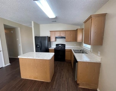 1611 Columbia Drive - Photo Thumbnail 14