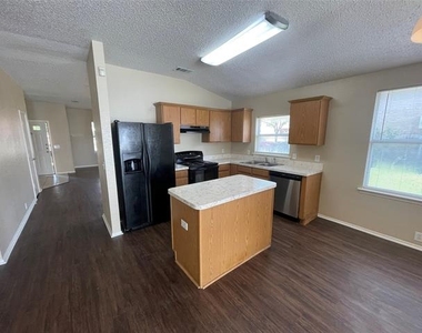 1611 Columbia Drive - Photo Thumbnail 12