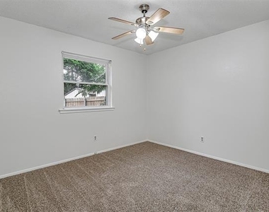 207 Stefanie Street - Photo Thumbnail 16