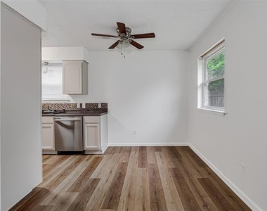 207 Stefanie Street - Photo Thumbnail 9