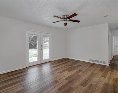 207 Stefanie Street - Photo Thumbnail 6