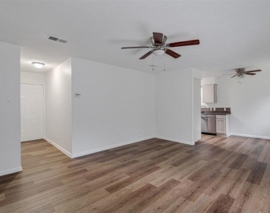 207 Stefanie Street - Photo Thumbnail 5