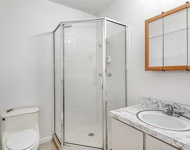207 Stefanie Street - Photo Thumbnail 15