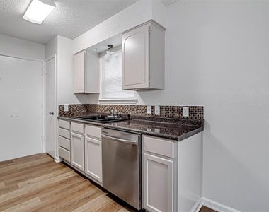 207 Stefanie Street - Photo Thumbnail 10