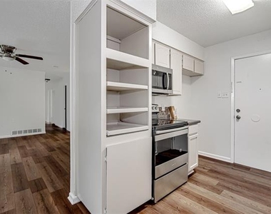 207 Stefanie Street - Photo Thumbnail 11