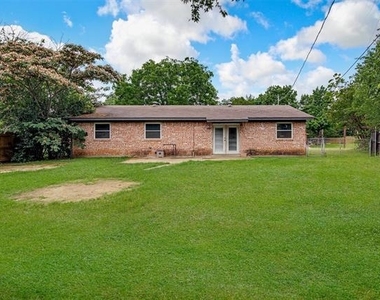 207 Stefanie Street - Photo Thumbnail 23