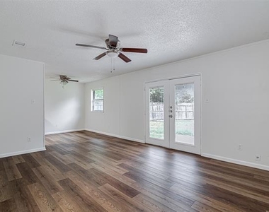 207 Stefanie Street - Photo Thumbnail 8