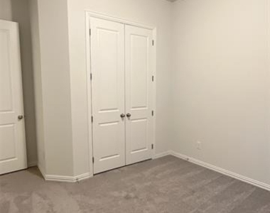 501 Orchard Place - Photo Thumbnail 10
