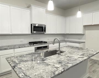 501 Orchard Place - Photo Thumbnail 7