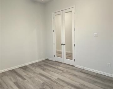 501 Orchard Place - Photo Thumbnail 5