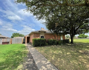 1754 Carrington Drive - Photo Thumbnail 2