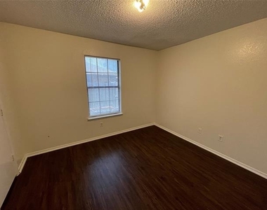 1754 Carrington Drive - Photo Thumbnail 14