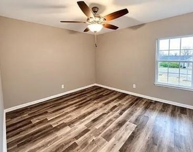 2109 Bluebonnet Avenue - Photo Thumbnail 8