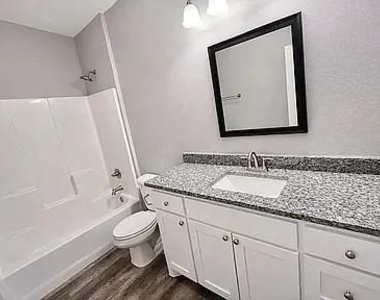 2109 Bluebonnet Avenue - Photo Thumbnail 9