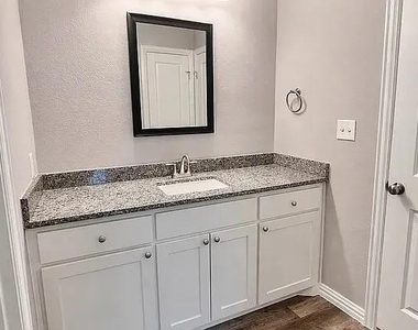 2109 Bluebonnet Avenue - Photo Thumbnail 6