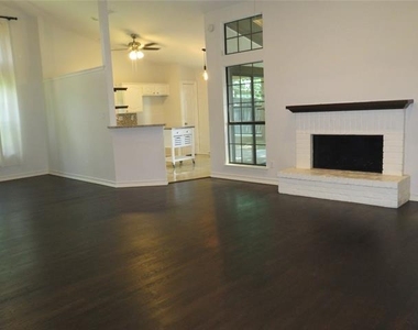 2308 Crestmeadow Street - Photo Thumbnail 4
