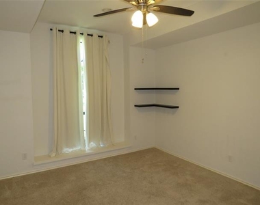 2308 Crestmeadow Street - Photo Thumbnail 27